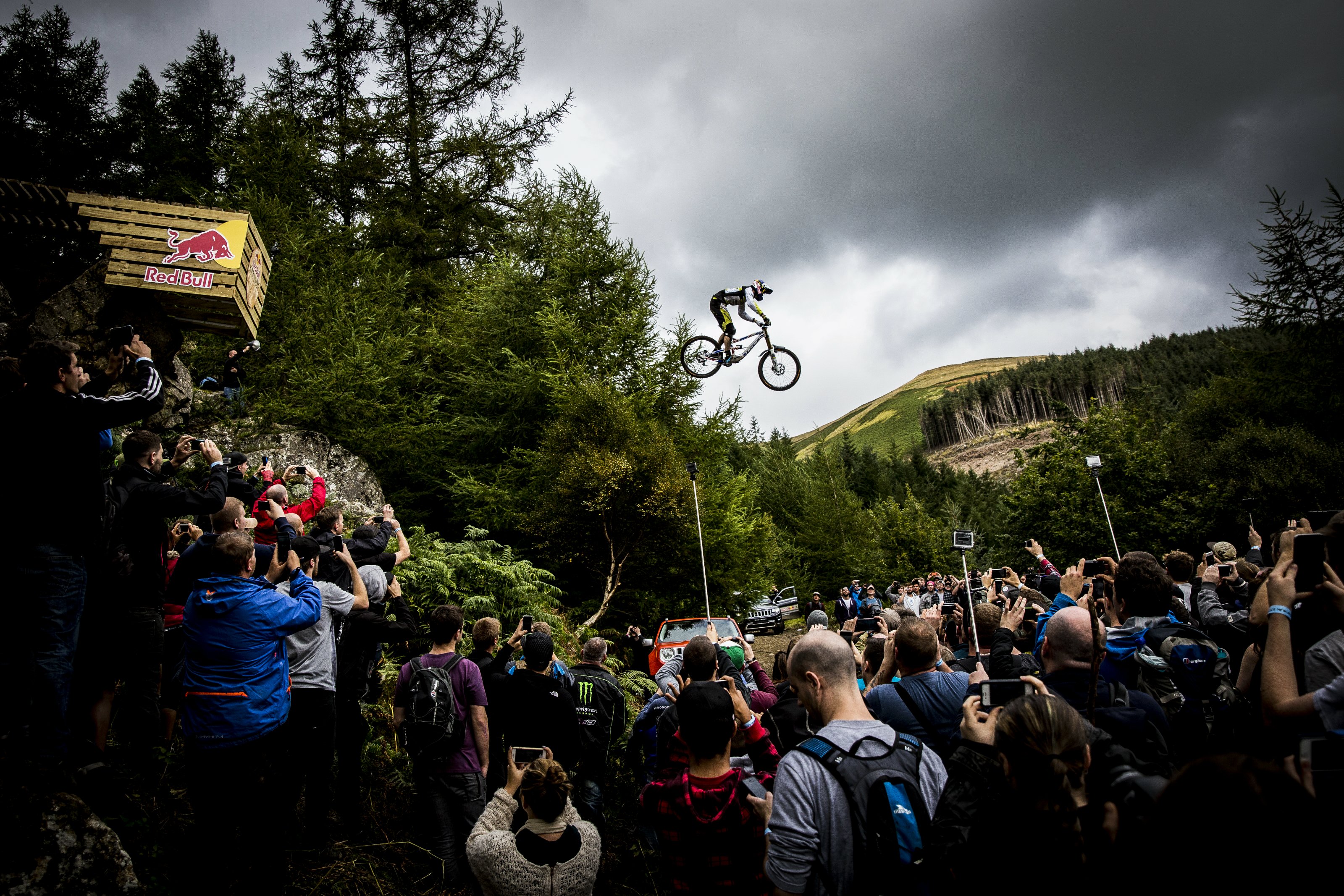 Red Bull Hardline15_Gee Atherton_Action_(c)Sven Martin_Red Bull Content Pool