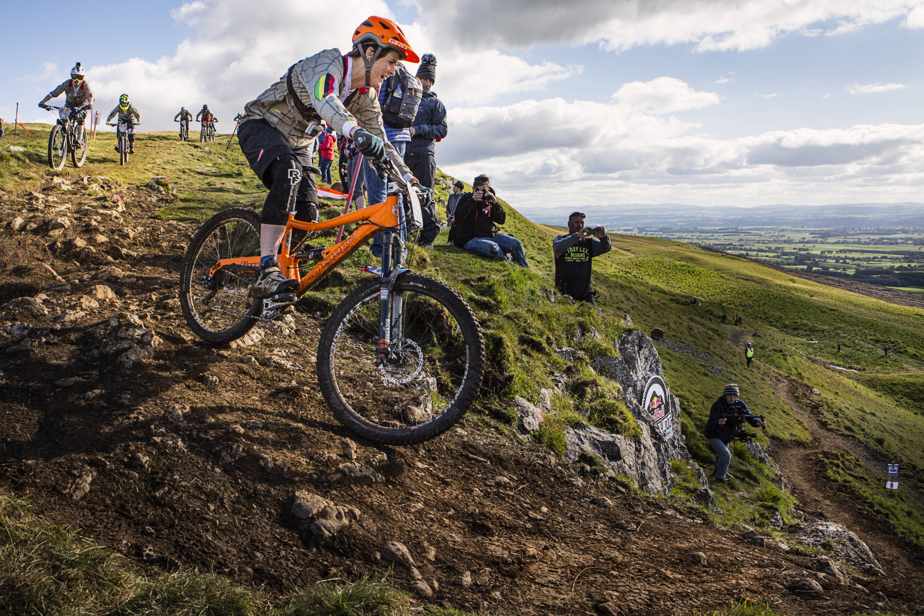 P-20161002-02240_News