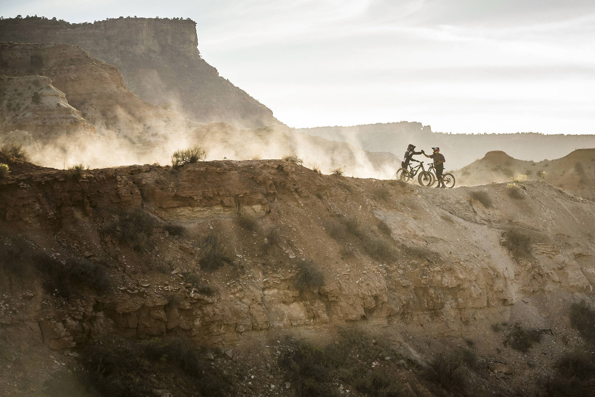 (L-R) Tyler McCaul and Carson Storch (L-R) Tyler McCaul and Carson Storch congratulate one another at Red Bull Rampage in Virgin, Utah, USA on 13 October, 2016; Foto: Garth Milan/Red Bull Content Pool