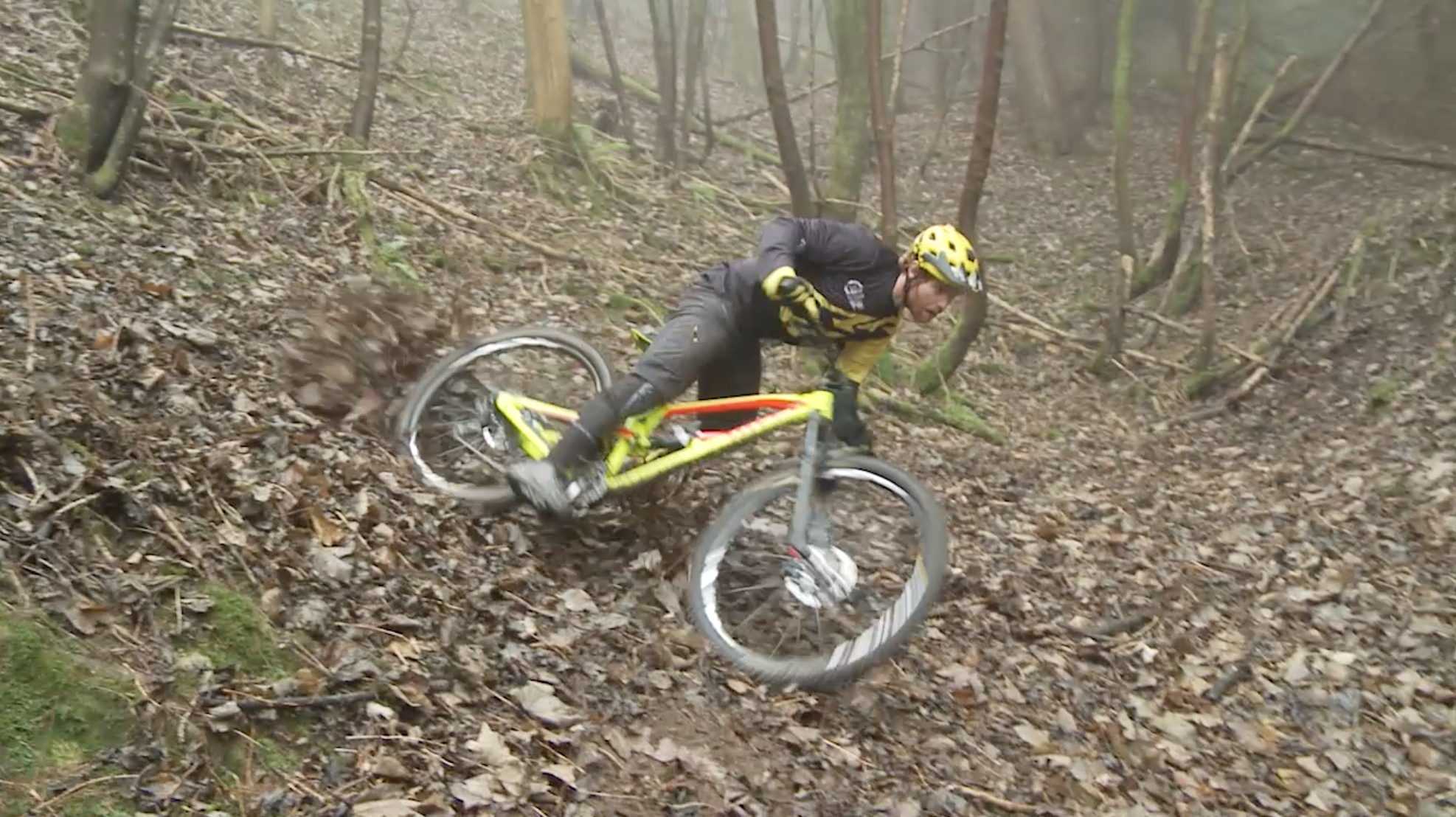 "29er sind zwar schnell, aber ihr Kurvenverhalten ist miserabel", so die landläufige Meinung. Aber stimmt das so? Joe Smith tritt den Gegenbeweis an.