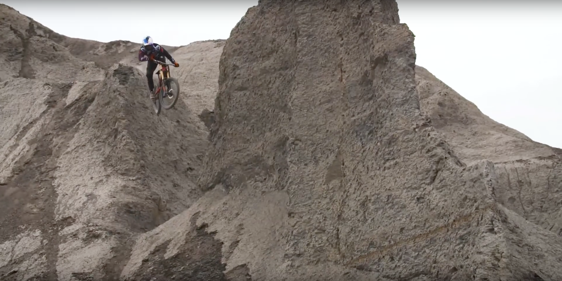 Bereit sich da etwa jemand auf die nächste Rampage vor? In diesem Video gibt sich Aaron Gwin mit Ronnie Renner eine Freeridesession in den Bergen von Utah.