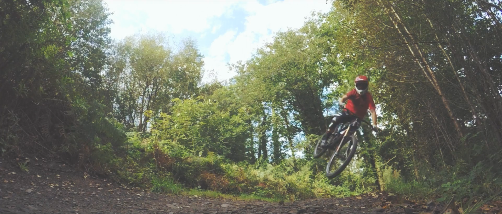 Hier ist ein sehenswertes neues Video aus dem BikePark Wales. Mit von der Partie sind unter anderem Tracy Moseley, Taylor Vernon und das Raceteam des Parks.