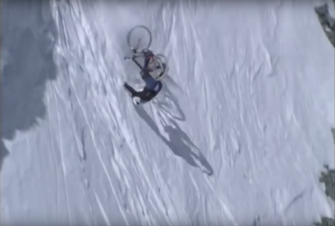 OMG, diese Freeridepioniere fürchten weder Tod noch Teufel - und Bikes ohne Federung oder Stürze auf Schnee schon gar nicht. Muss man gesehen haben!