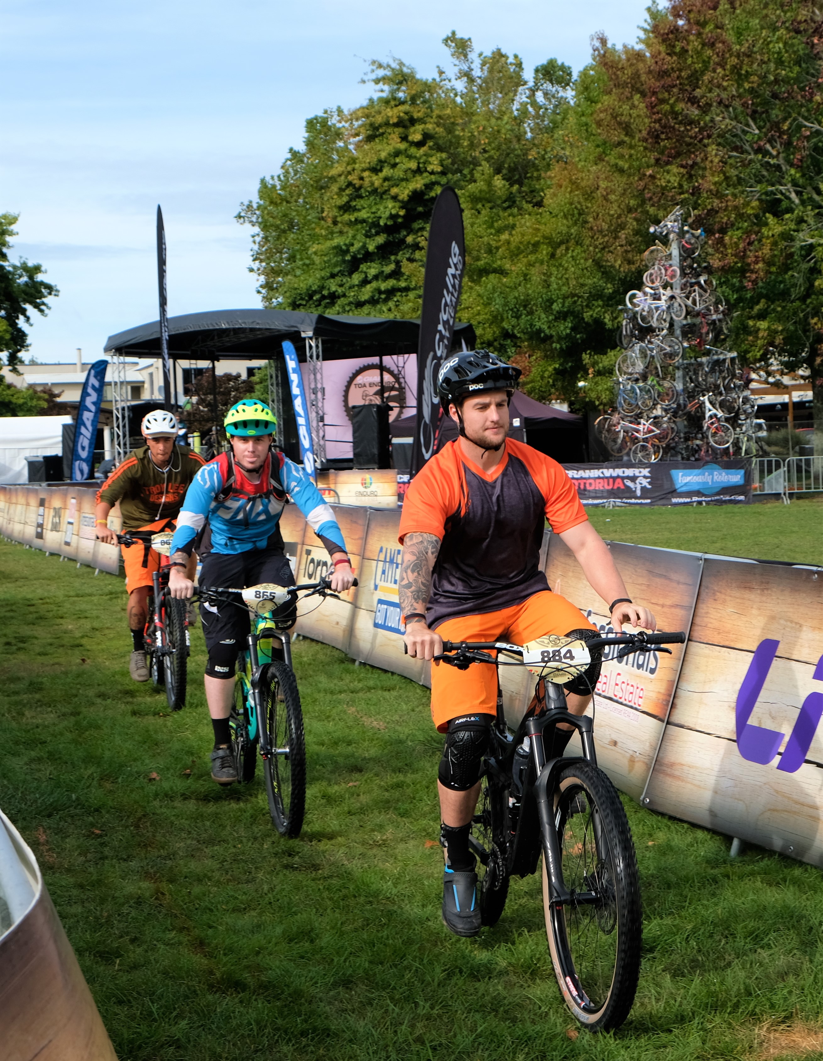 giant-toa-enduro-challenger_32823630963_o