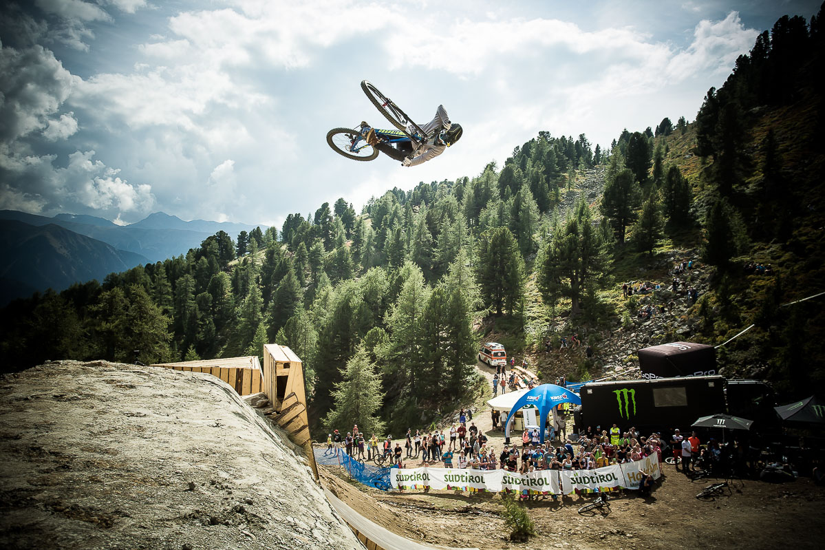 suzuki_nine_knights_mtb_2016_contest_day_patrick-schweika_david_malacrida_distillery_nbh_lr
