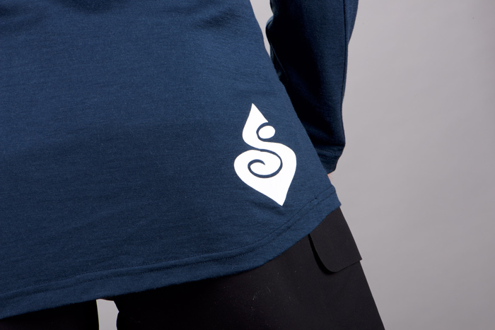 badlands_merino_ls_jersey-midnight_blue-detail03