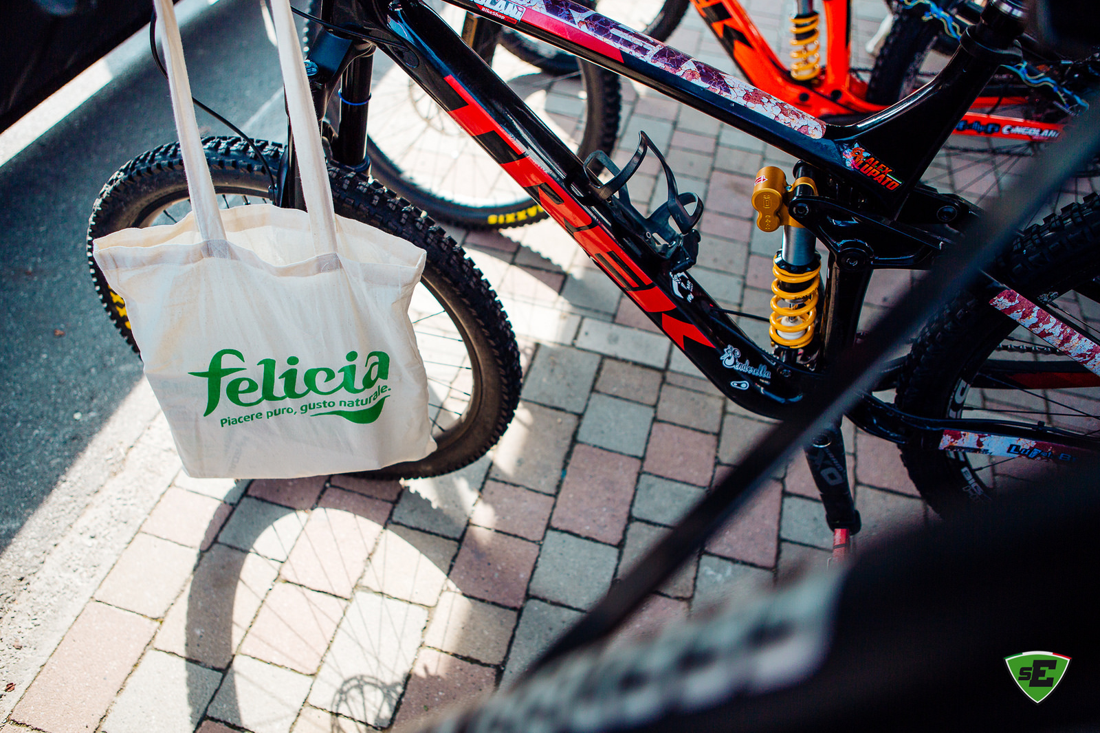 27533735537_9804c80cac_h