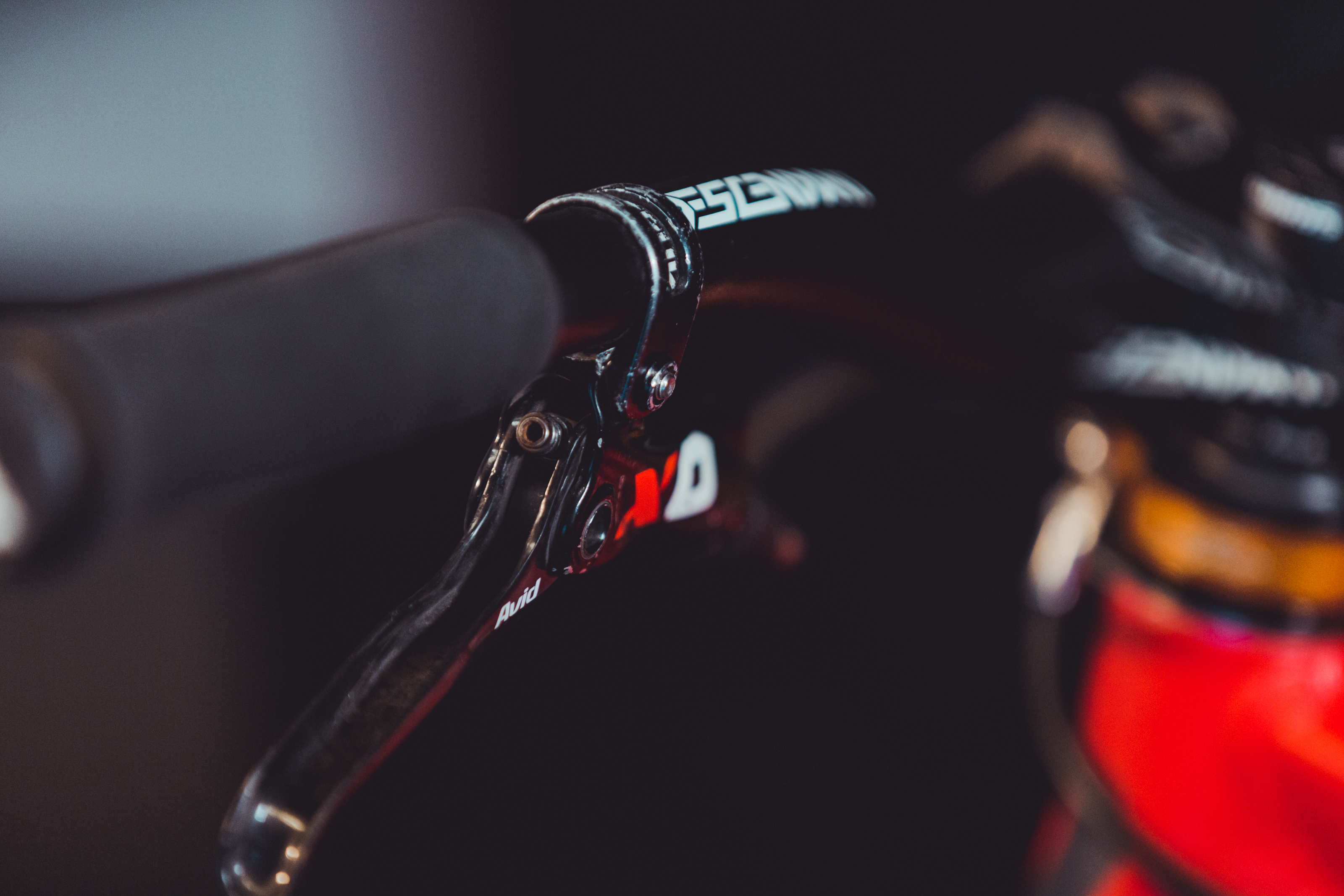 erikfedko_richardbos_bikecheckindoor_3200px-19