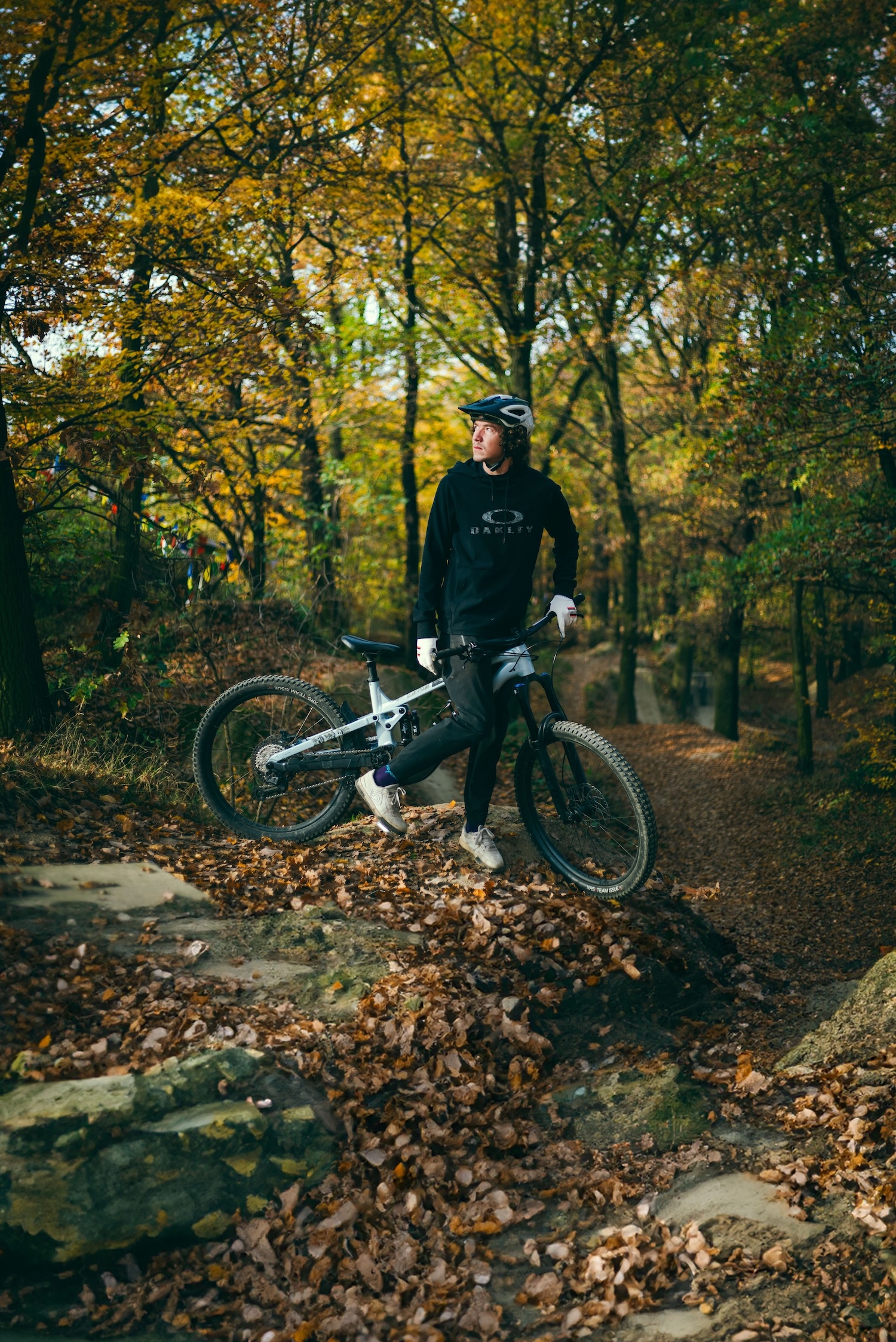 Bike Leasing Besonders im Mountainbike-Segment eröffnet das Modell vielen Fahrern Zugang zu Bikes, die sonst vielleicht außerhalb des Budgets gelegen hätten. Gleichzeitig sorgen Versicherungspakete, Serviceleistungen und steuerliche Vorteile für zusätzliche Attraktivität. Ob sich Leasing lohnt, hängt letztlich von den persönlichen Umständen ab. Wer jedoch die Möglichkeit hat, ein Dienstrad über den Arbeitgeber zu beziehen, sollte sich das Angebot zumindest genauer anschauen. Denn selten war der Weg zum neuen Traum-Bike einfacher als heute.
