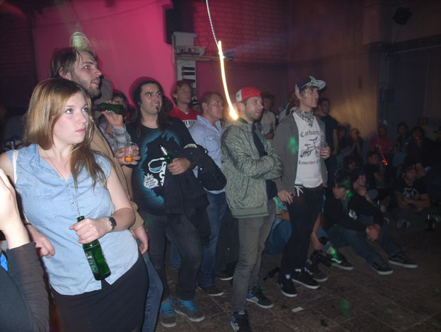 Und mittendrin versuchte jemand zu angeln