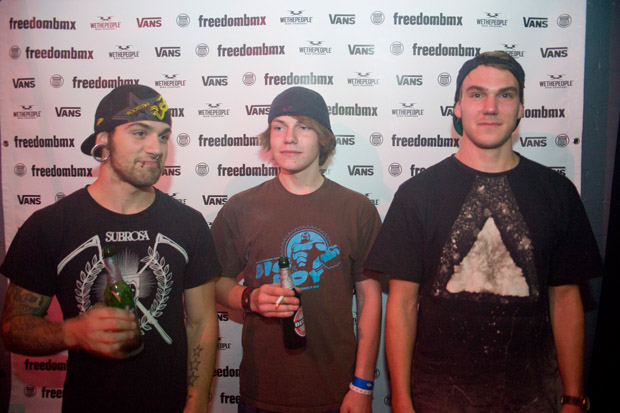 Den Typen rechts hat unser Anzeigenverkäufer nach den Masters bei sich schlafen lassen, weil er betrunken und verirrt war