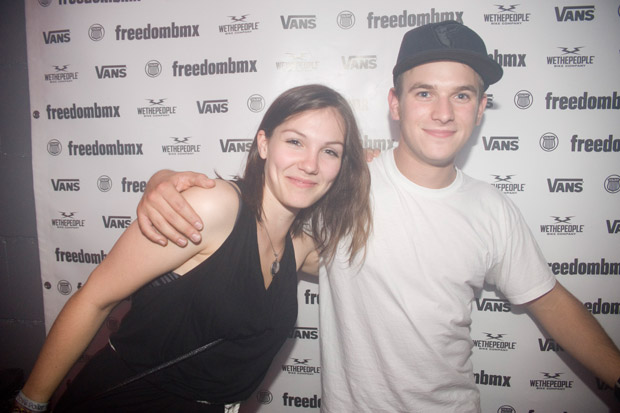 Pascal Nanko kennt keine Skrupel, wenn es darum geht, andere Menschen in Fotos zu zerren