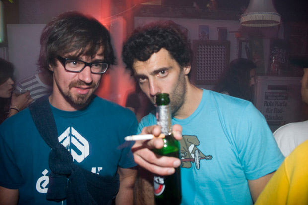 Thomas Reißmann ist extra aus München angereist, um sich von Timm Wiegmann die Welt erklären zu lassen