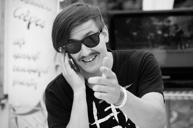 So sehen Selfmademillionäre aus: Tobias Paul tütet gerade den nächsten fetten Deal ein 