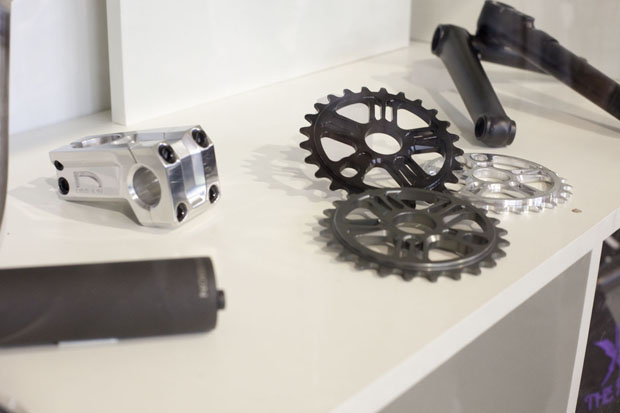 Division BMX-Parts frisch bei Fastpace Distribution eingetroffen