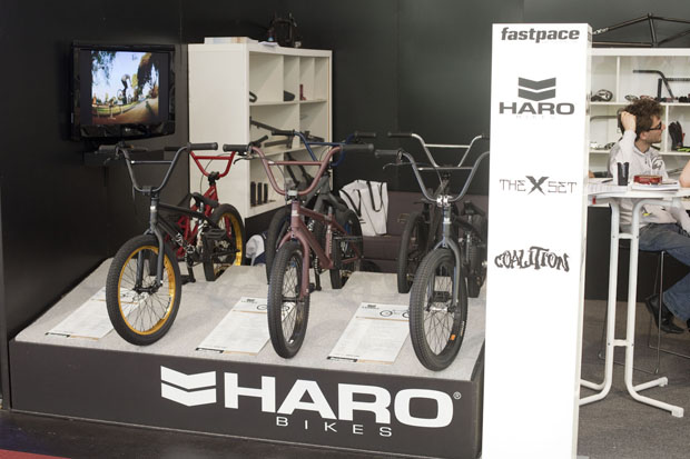 Letztes Jahr hatte Haro in Deutschland noch keinen BMX-spezifischen Vertrieb, nun ist die Firma mit Premium zusammen bei Herrn Kujawski erhältlich