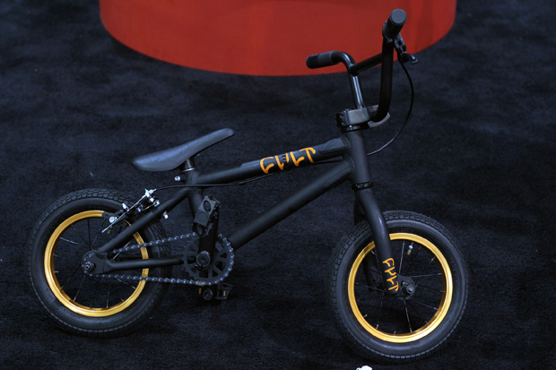Start 'em young: Cult hat jetzt auch für die ganz kleinen Chase-Dehart-Fans ein 12-Zoll-Komplettrad im Sortiment