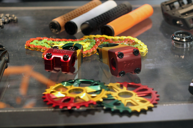 Früher nur auf Fit, jetzt auch bei Cult im Sortiment: Anbauteile in Rastafarben