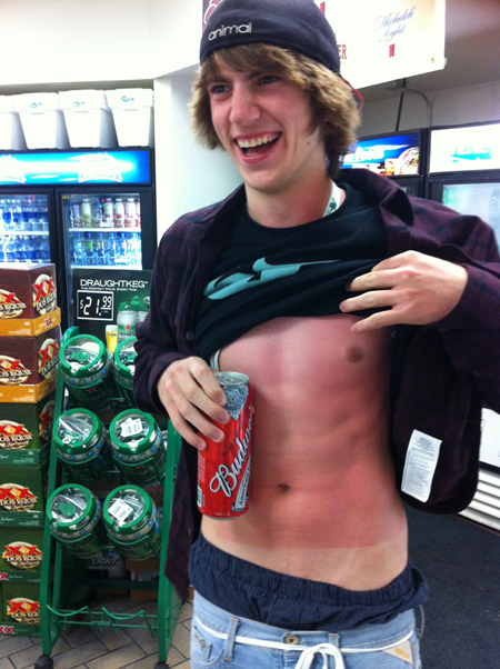 Na, Herr Tünte, am Pool eingeschlafen? Foto: Marc Remmert