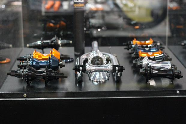 Ein Haufen neuer Naben für hinten und vorne von Éclat