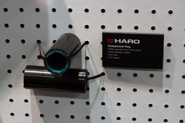 Haro dreht den Spieß einfach mal um und setzt auf Plastikpegs mit Chromoly-Ummantelung