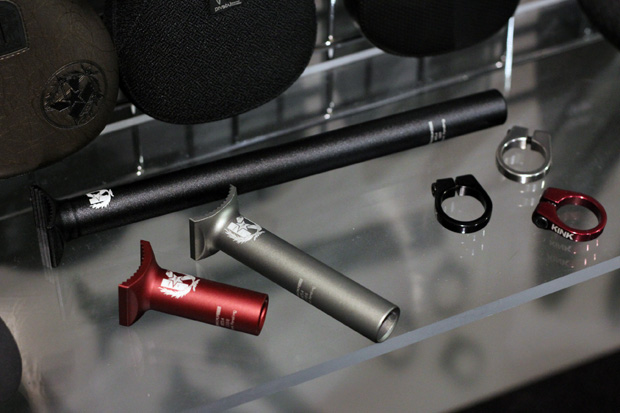 Wenn man in eine Kneipenschlägerei verwickelt wird oder Flatland fährt, kann die neue Kink-Sattelstange von Nutzen sein 