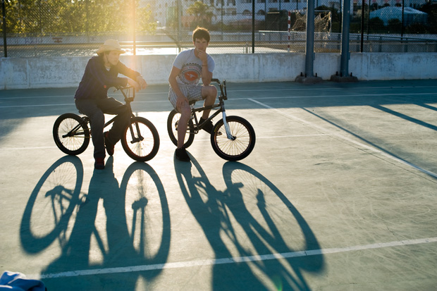 Bereits 2009 hatte ich erkannt, dass unscharfe Objekte im Vordergrund nicht für immer das am häufigsten angewendete Stilmittel sein würden und sattelte schon damals auf Gegenlicht um