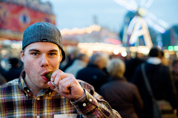 Saure Gurken zum Dessert: Bene von Lewen auf dem Freimarkt in Bremen