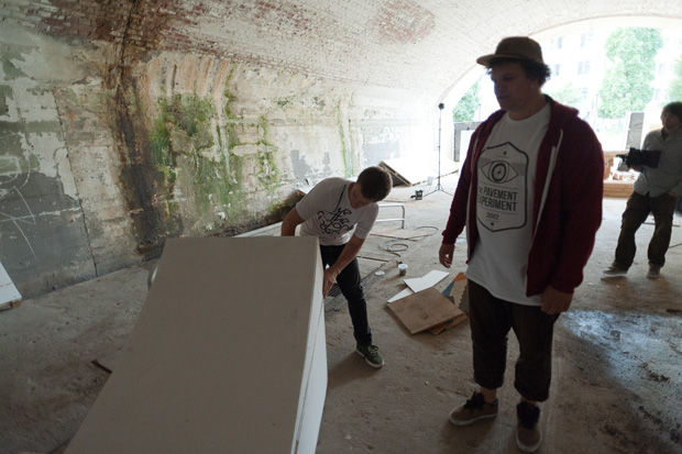 Wenn man über den Zaun springen will, findet man garantiert den richtigen Kicker in The Platform