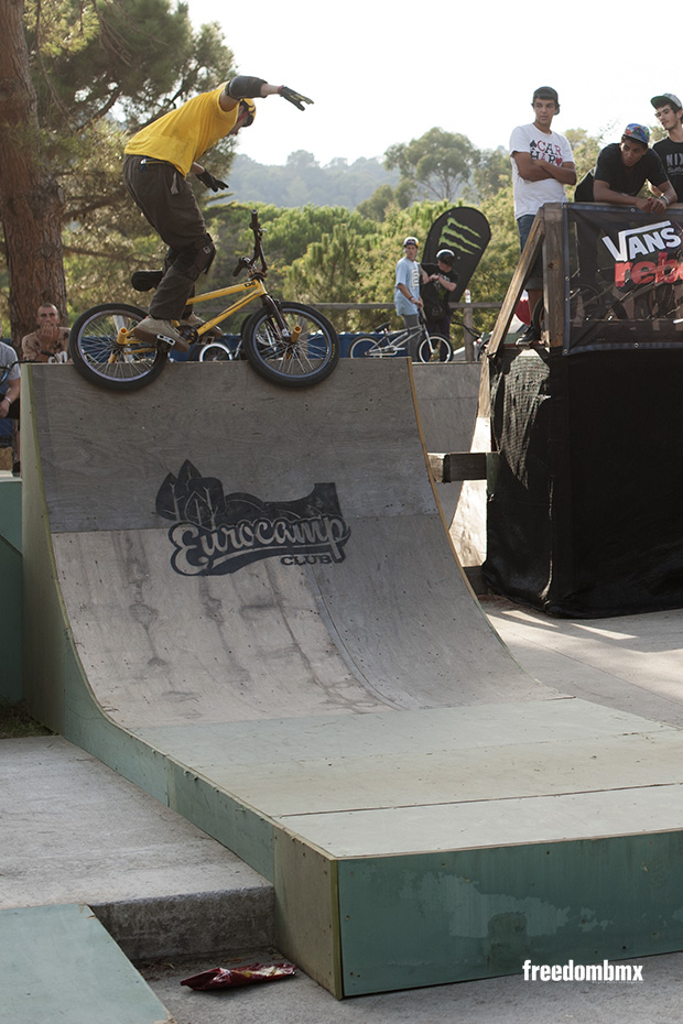 Nohand-Pegstall-Vans-rebeljam