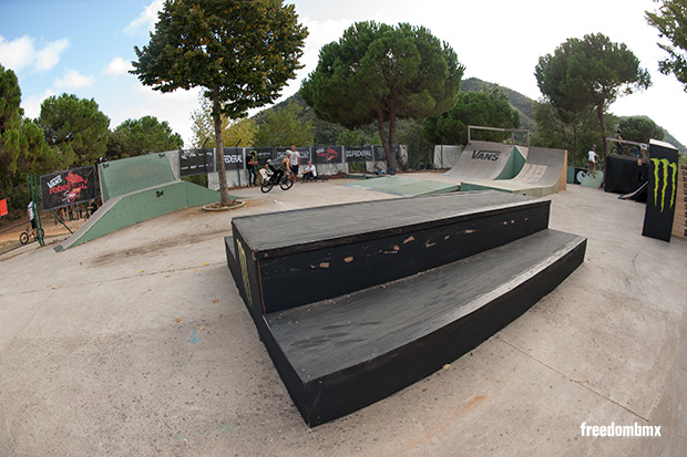 Street-Curb-Vans-rebeljam