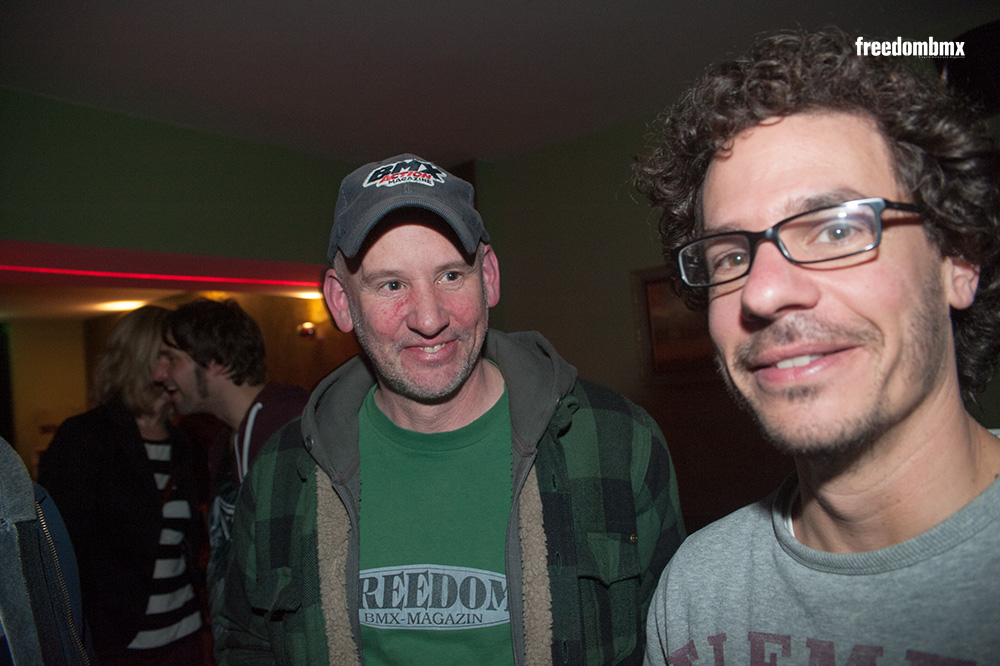 Jawohl, Peter Fastenroth trägt tatsächlich ein Shirt mit dem allerersten freedombmx-Logo. Der Mann im Vordergrund ist unser Art Director und sorgt dafür, dass die freedombmx heute nicht mehr so aussieht wie früher