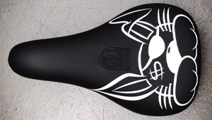 Verde-Pirate-Bunny-Sattel-Promo