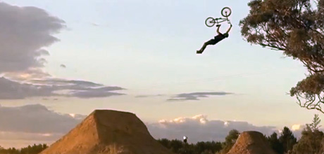 bmx-dirtjump-cam-white-session