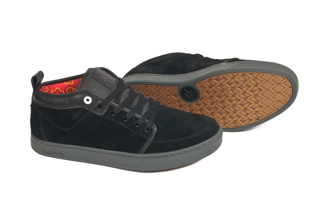 Almond_Riviera_Mid_Black-1-1