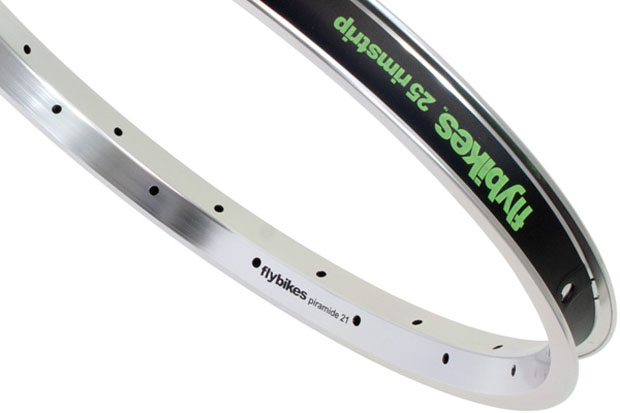 Fly-Bikes-Felge-Piramide-poliert