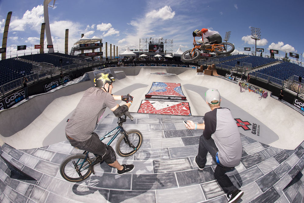 So sieht Teamwork aus, meine Damen und Herren: Während Gary Young an dem perfekten 40-Sekunden-Lauf feilt, nimmt sein Teammanager, Jerry Badders, die Zeit