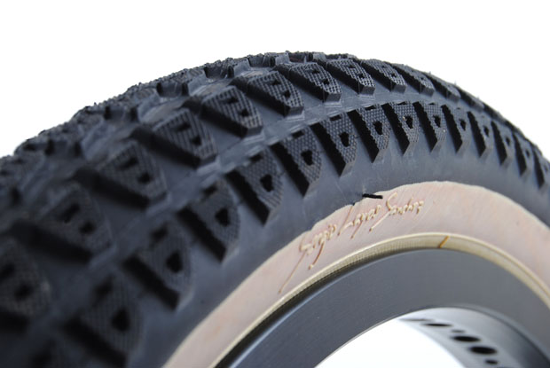 flybikes Tire Sergio tan details