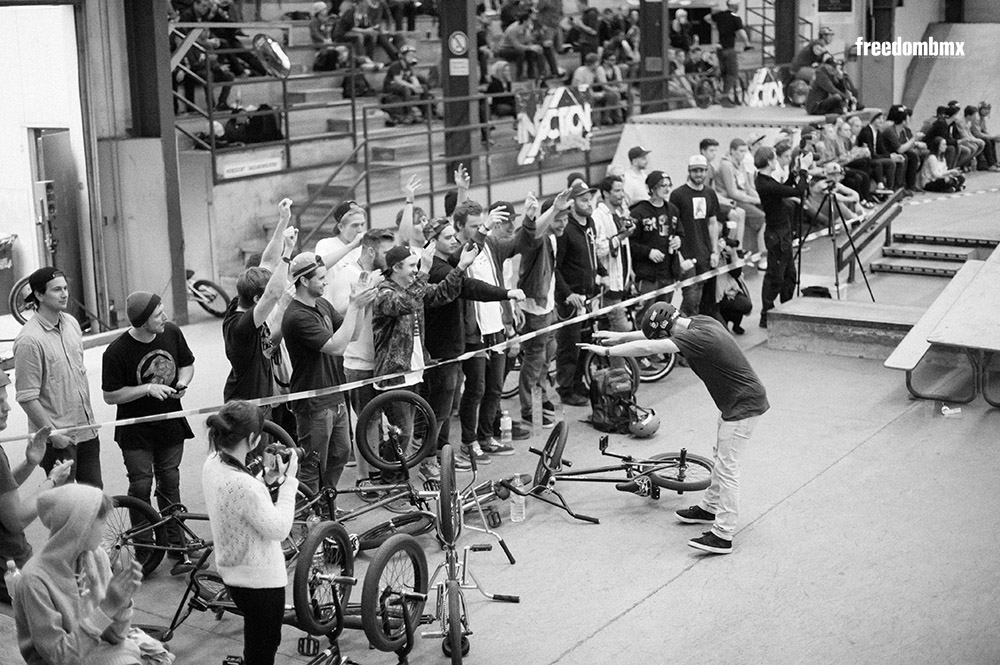 Der Pierre Hinze Fanclub auf dem We don't care BMX-Contest in der iPunkt-Halle in Hamburg