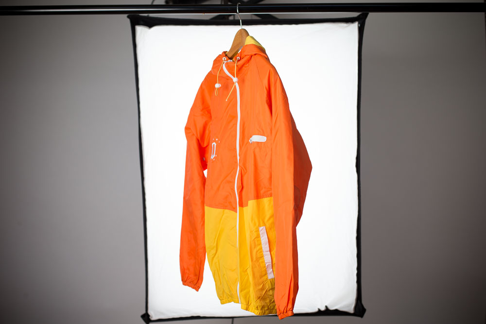 Quintin Windbreaker in orange.
