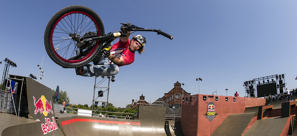 Red-Bull-Framed-Reactions-Livestream