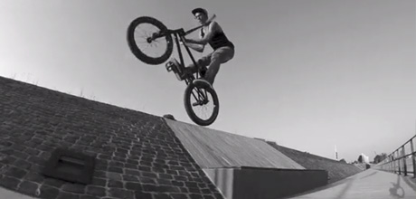 Vangeli-Katsiakis-BMX-Video-Schwarz-Weiss