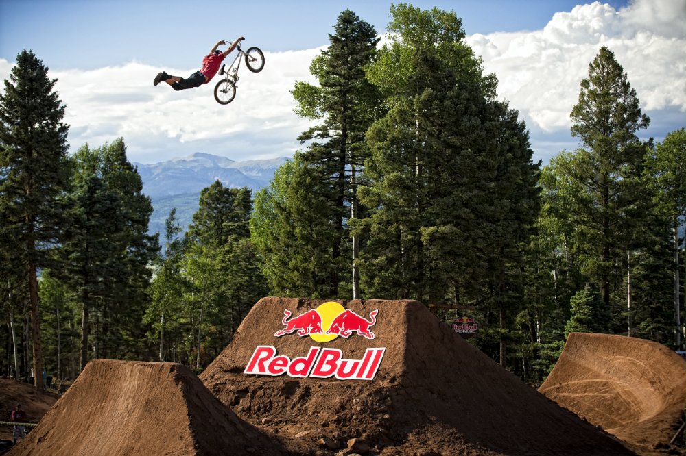 Red-Bull-Dreamline-2013-Hucker-Superman