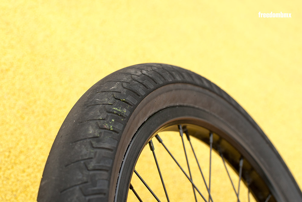 Die Fuß-Bremsanlage scheint effektiv zu sein