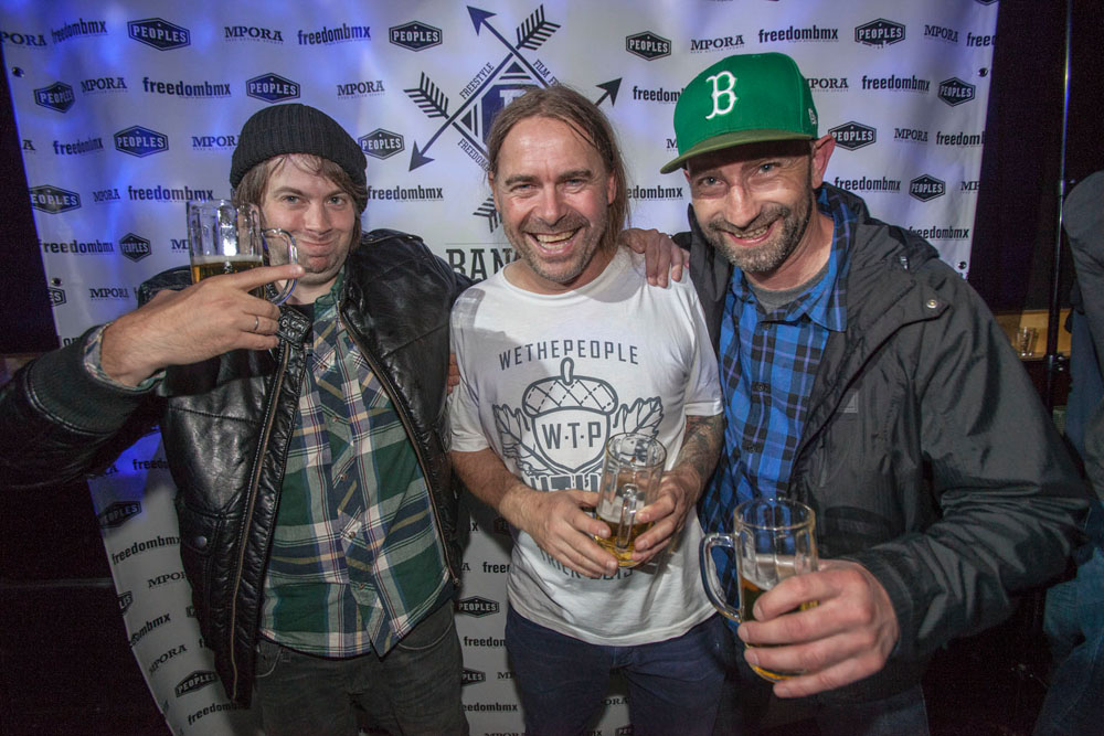 Der Deichboss und Axel unterhalten lachen gerade über Dinge, die sie 93 schon auf Vert gesehen haben