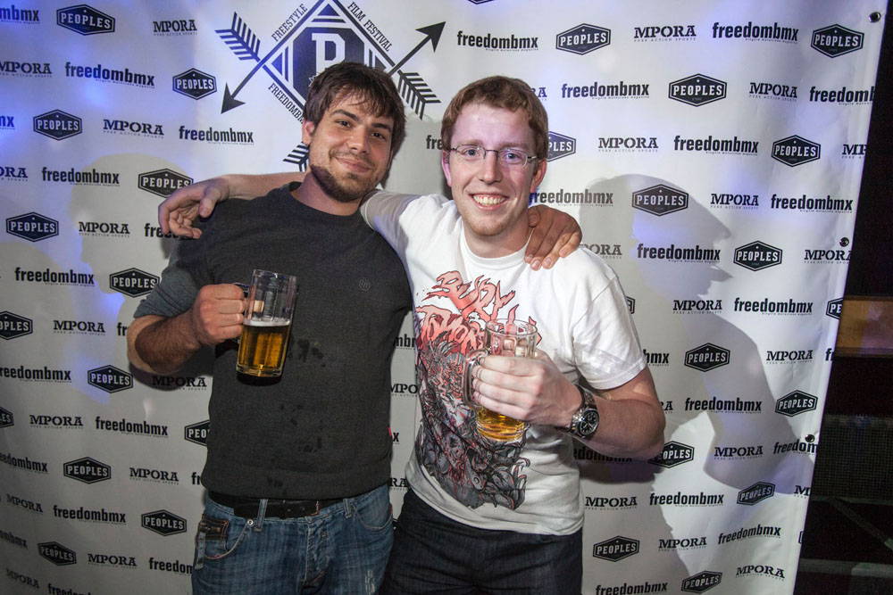 Jetzt mal im Ernst, Jungs: Ihr seid zufällig vor die Kamera gestolpert?