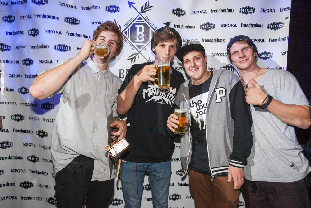 An seinem Hemd sieht man, dass Marcus recht liberal mit seinem Bier umging