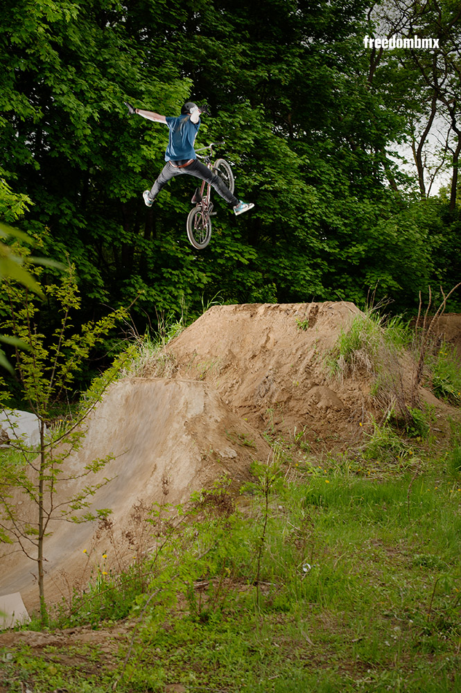 Der Dirtcontest musste dieses Jahr beim Highway to Hill ziemlich hastig durchgezogen werden. Vor dem Ende machte Mike Bräutigam noch einen Nothing.