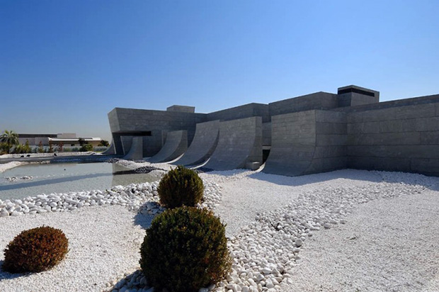 Denn die Anfahrt auf die nahezu perfekten Rundungen dürfte sich als nicht ganz einfach gestalten