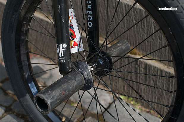 #dieserganzestress sieht anders aus. Trotz diverser Filmjobs bleibt dem Bub immer noch genug Zeit, auch selber regelmäßig zu grinden.